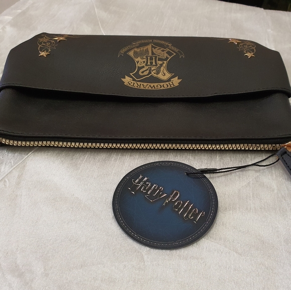 Harry Potter Hogwarts Cosmetic Bag - Picture 9 of 16